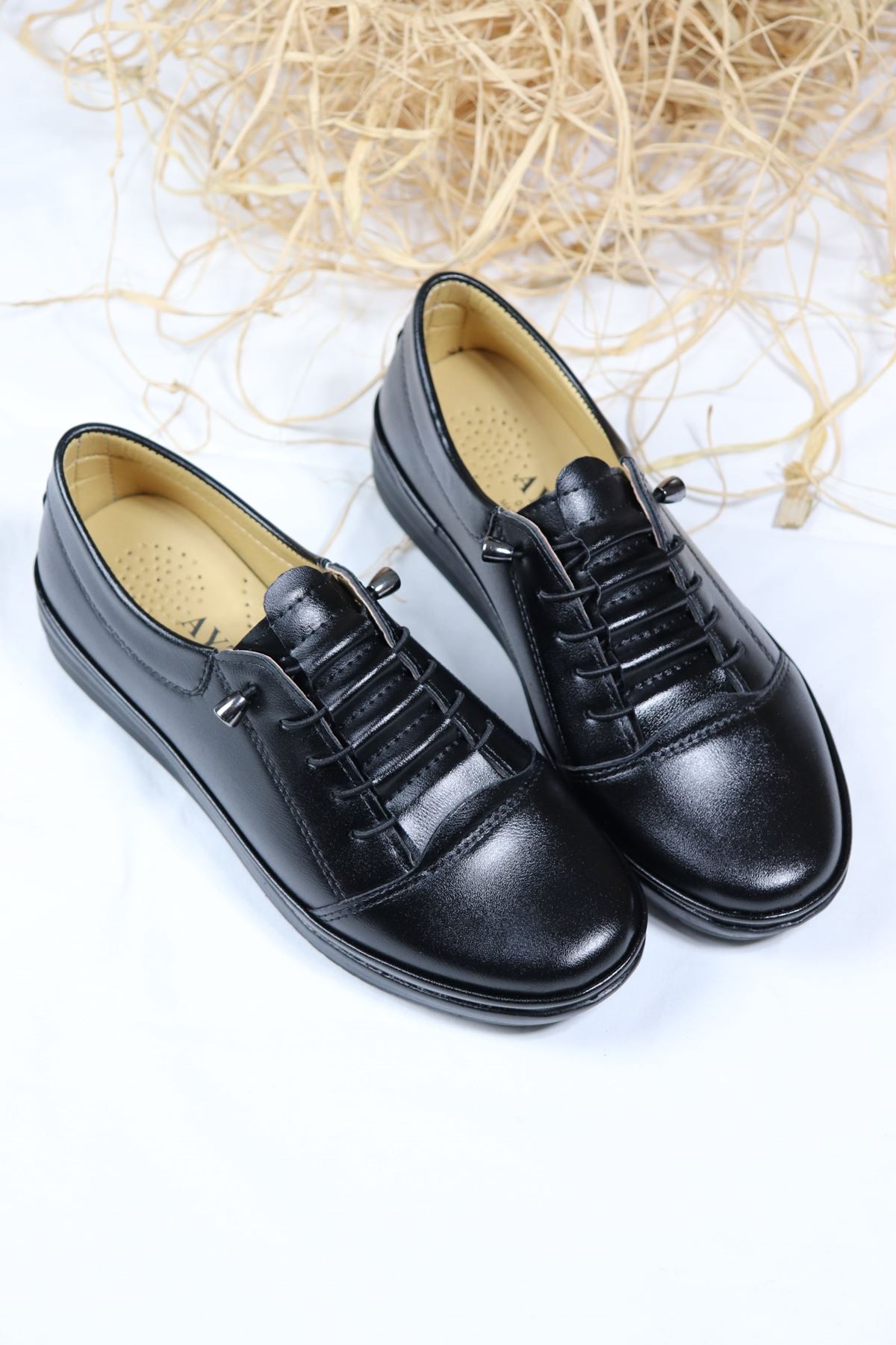Trendayakkabı - Ortapedik Lastik Bağcıklı Anne Ayakkabı