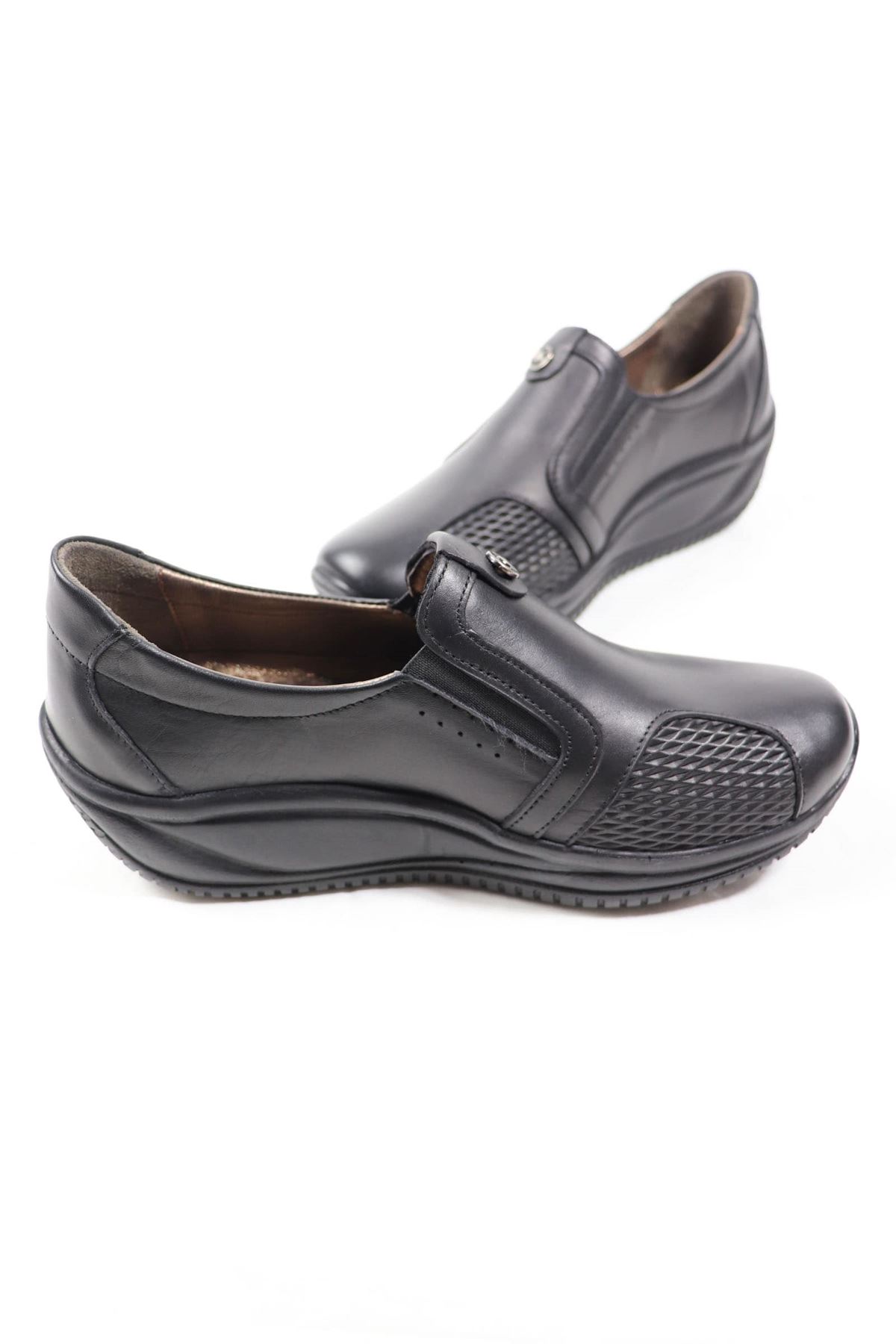 Capella - Siyah Dolgu Topuk Deri Kadın Ayakkabı 