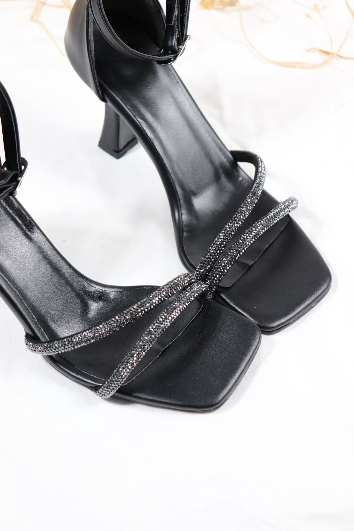 Trendayakkabı - Siyah Topuklu Kadın Ayakkabı 