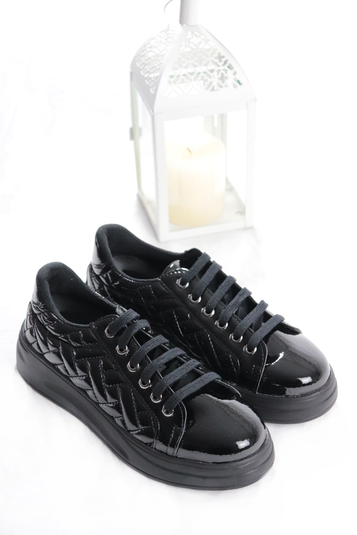 Trendayakkabı - Siyah Rugan Kadın Spor Ayakkabı 