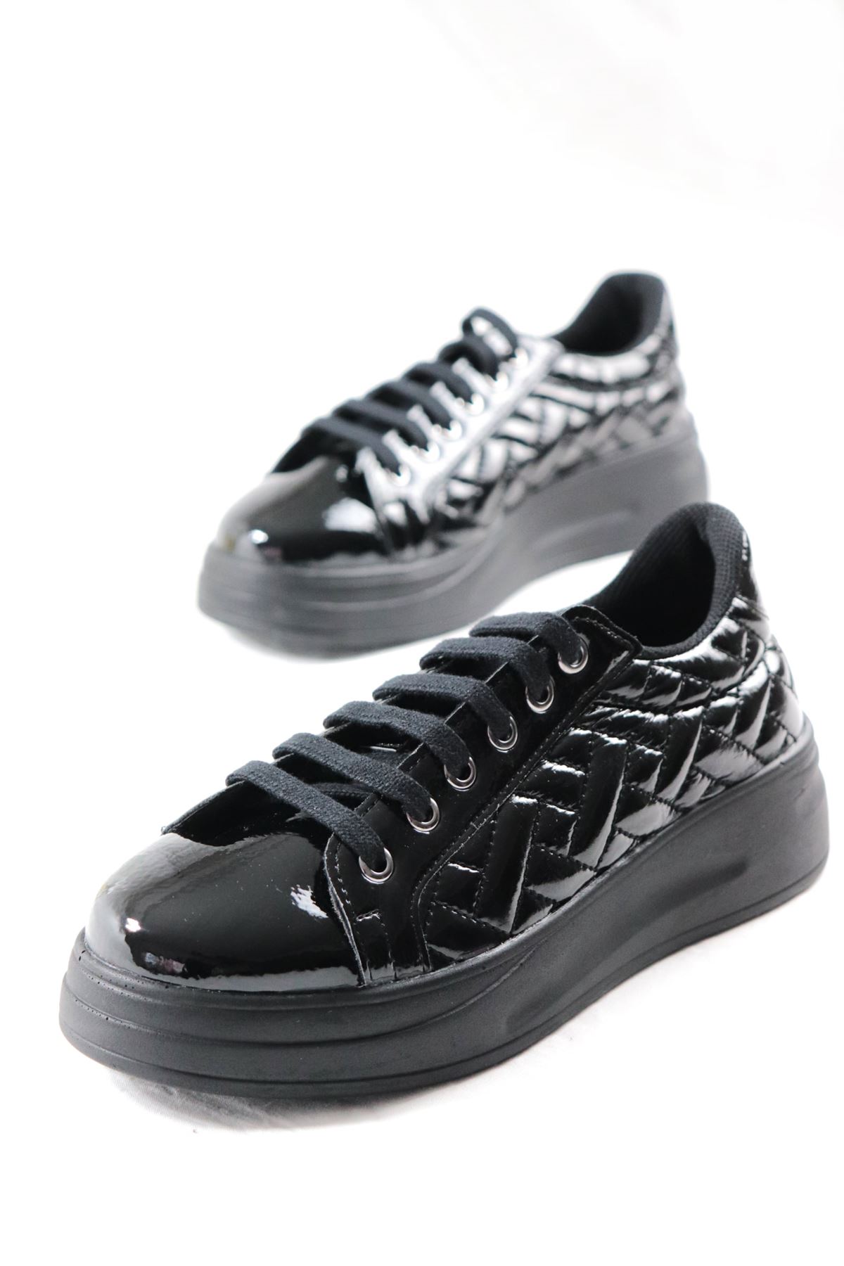 Trendayakkabı - Siyah Rugan Kadın Spor Ayakkabı 