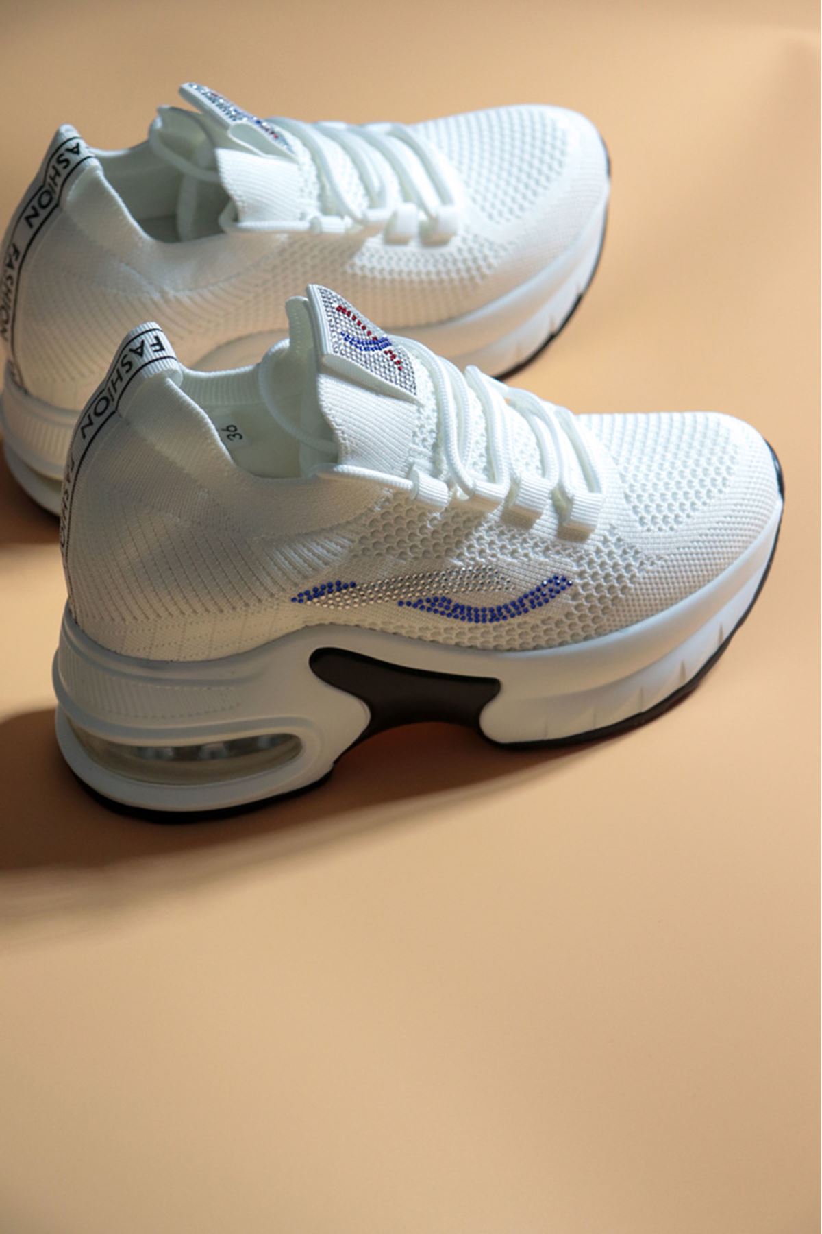 Guja 22Y300-2 Beyaz  Kadın Air Taban Gizli Dolgu Taş Detaylı Sneaker