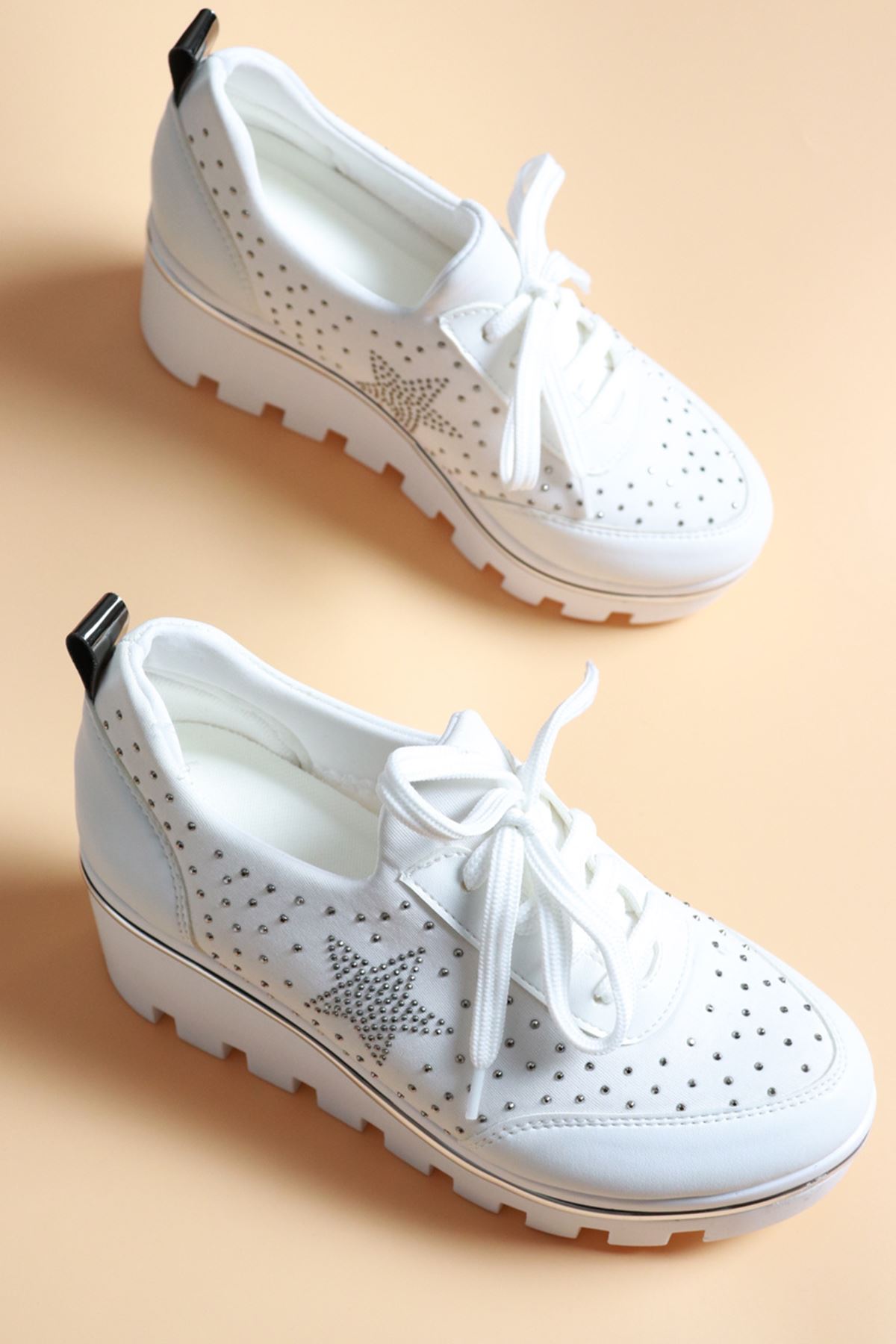 Trendayakkabı - Beyaz Dalgıç Kumaş Taş Detaylı Dolgu Topuk Ayakkabı