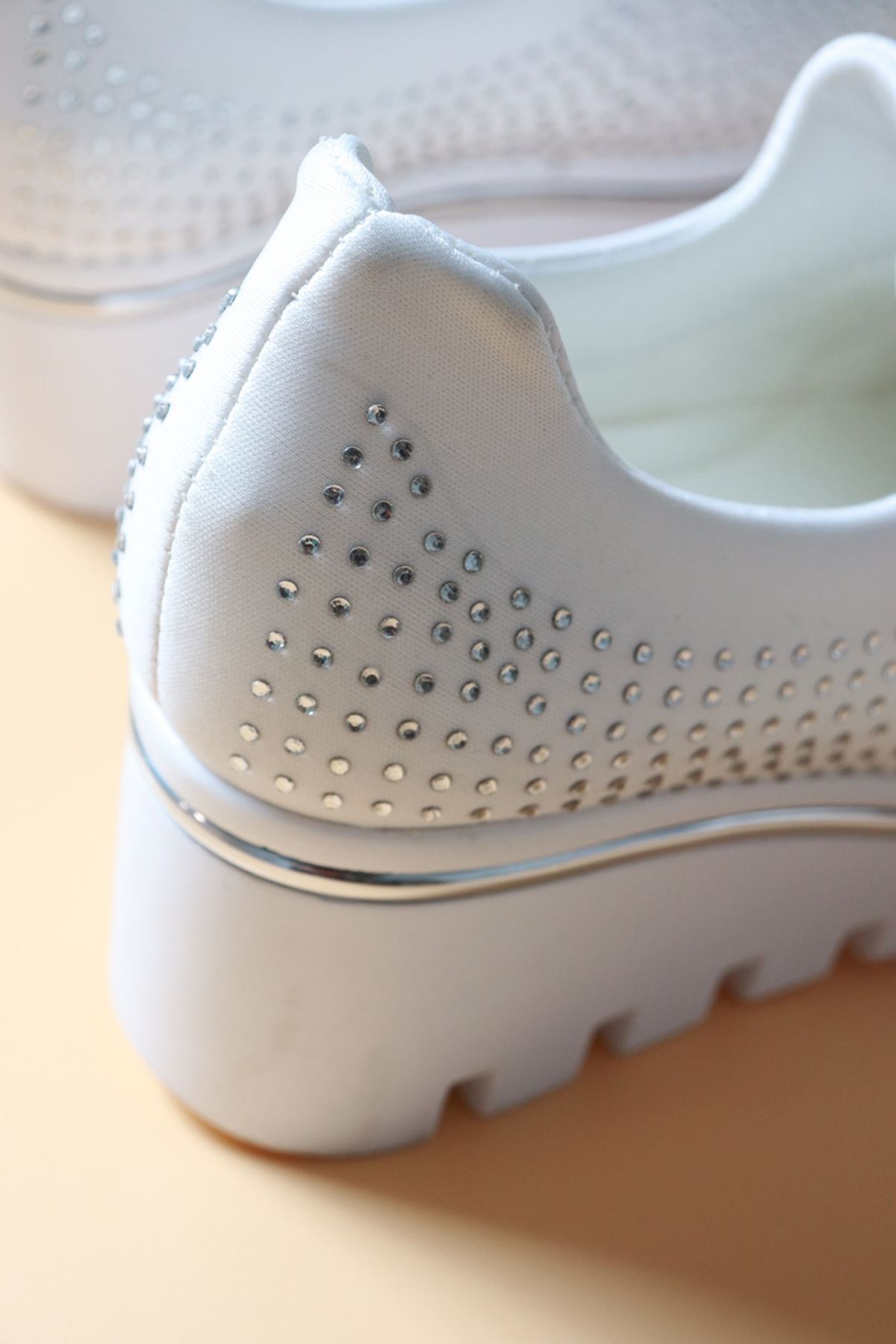 Trendayakkabı - Beyaz Taş Detaylı Dolgu Kadın Ayakkabı 