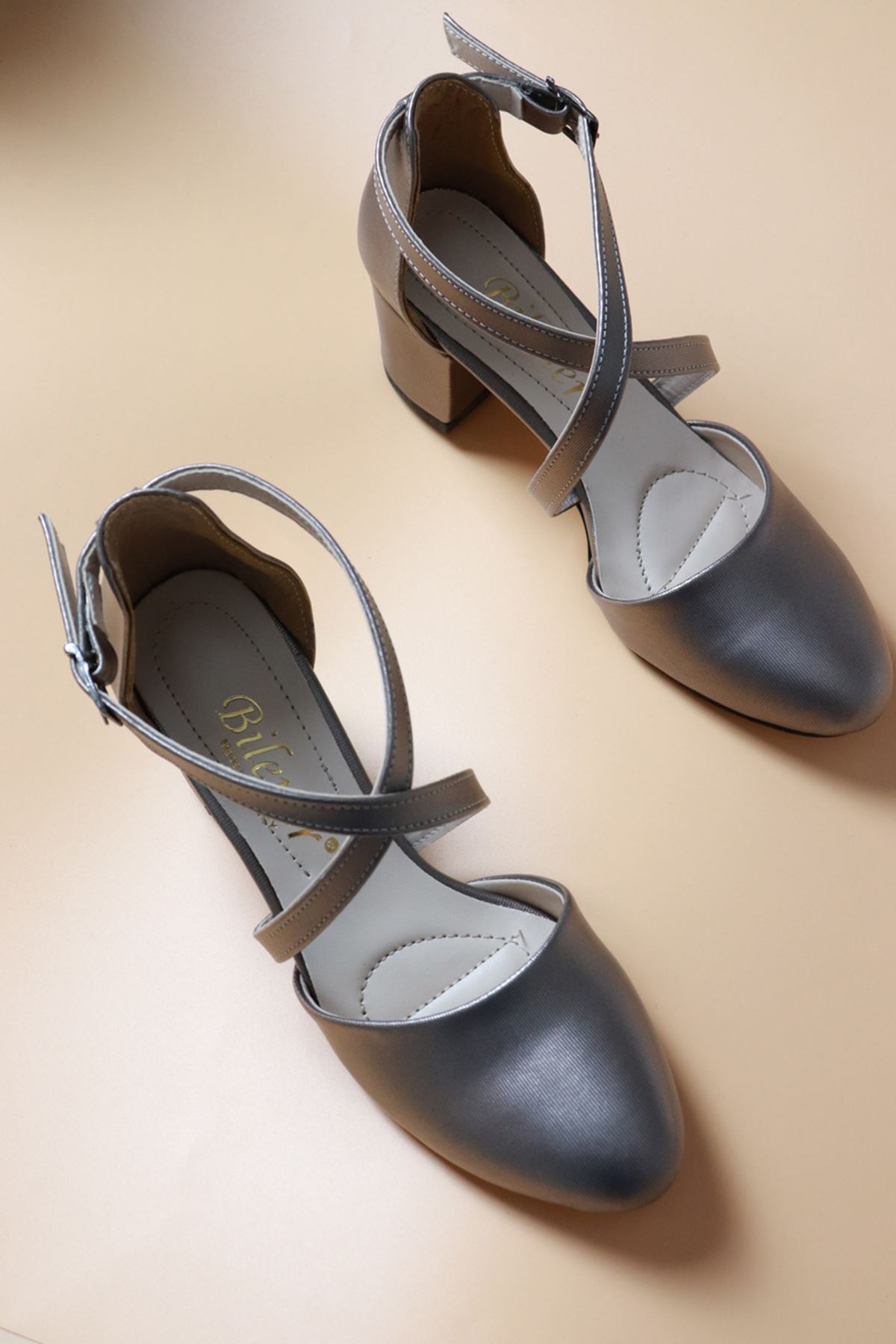 Trendayakkabı - Platin Prada Tokalı Kadın Ayakkabı