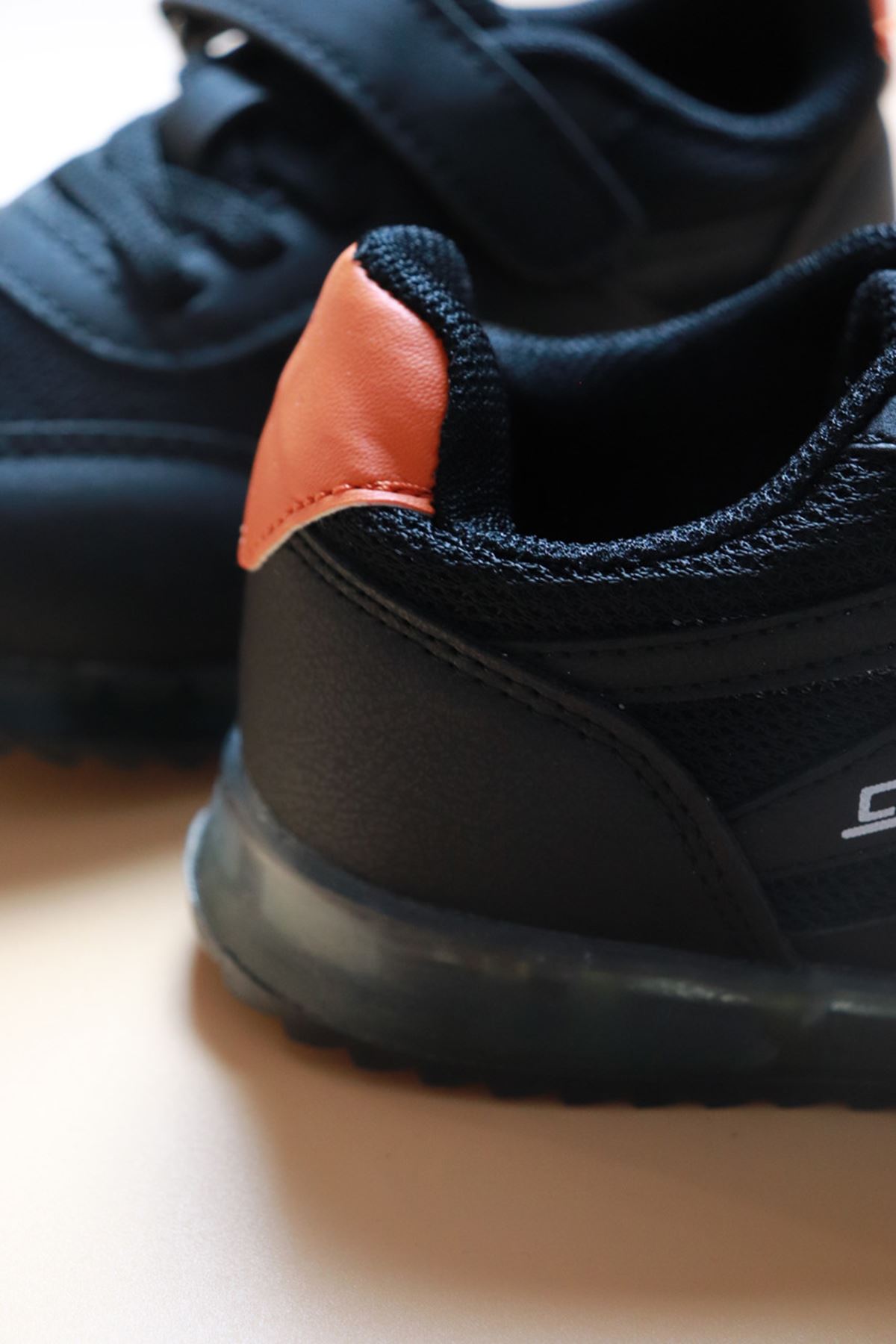 Trendayakkabı  -  Siyah çocuk Spor Ayakkabı İRON