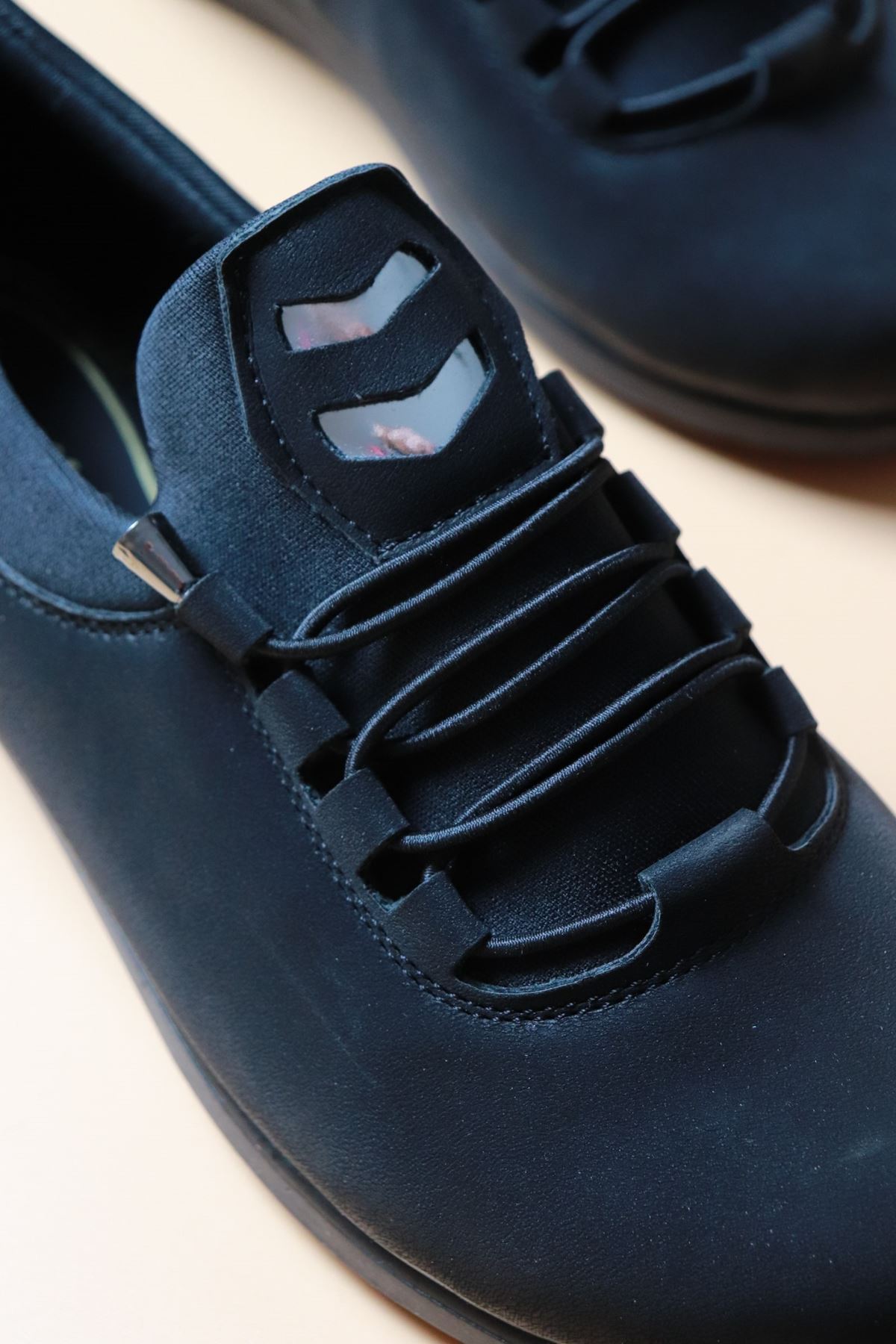 Siyah Rengi Mevsimlik Kadın Ayakkabısı