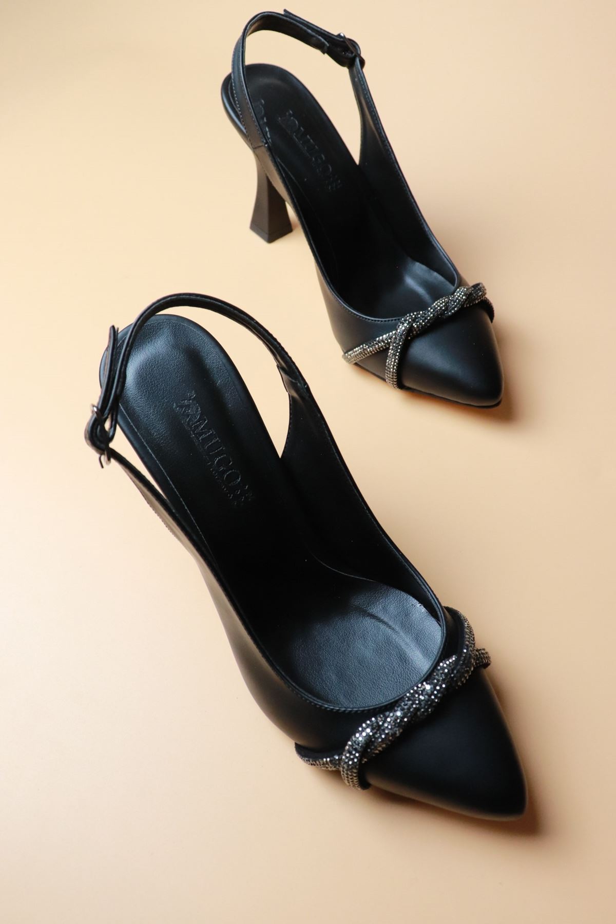 Trendayakkabı - Siyah Arkası Açık Önü Taşlı Kadın Ayakkabı
