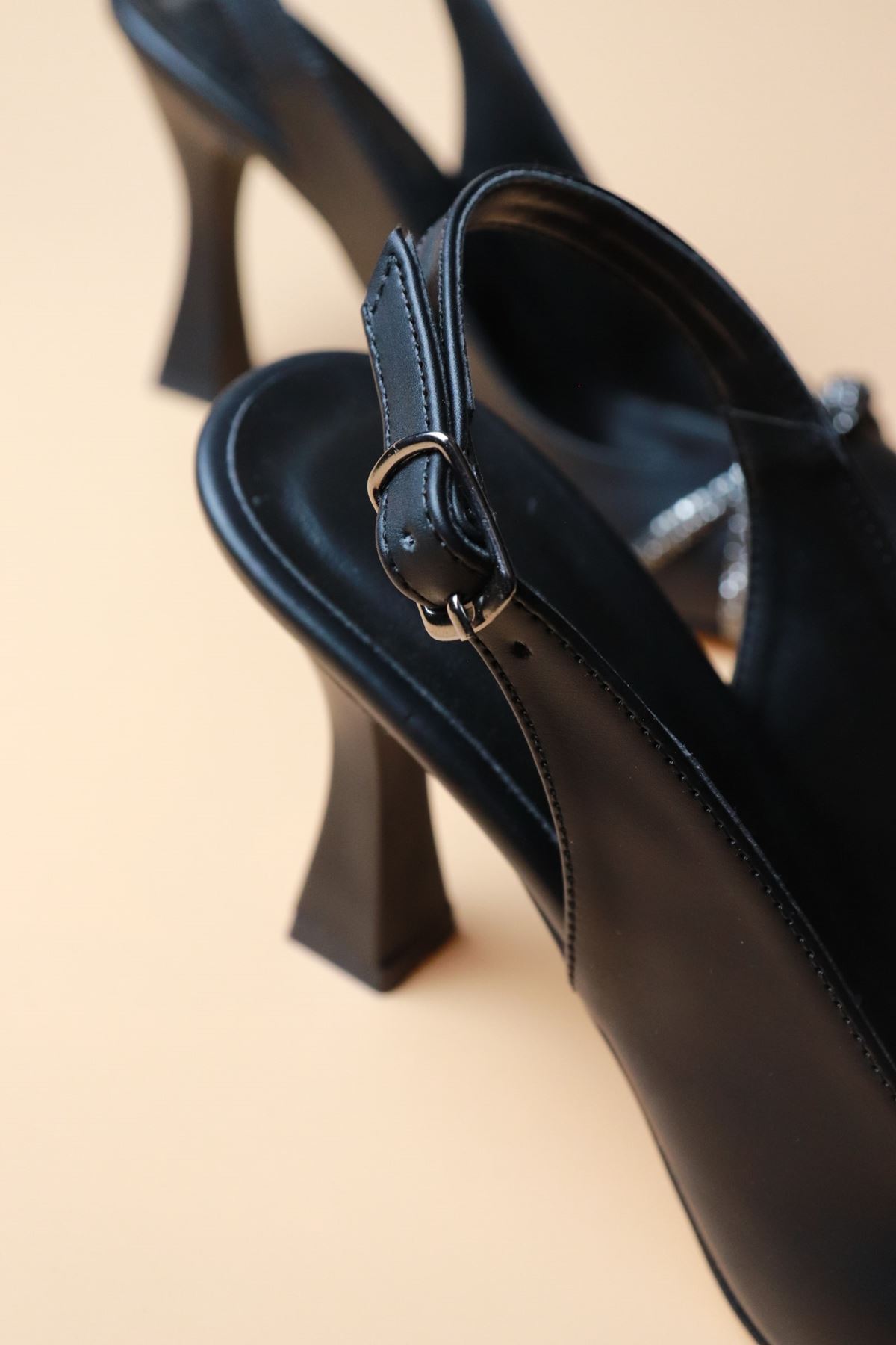 Trendayakkabı - Siyah Arkası Açık Önü Taşlı Kadın Ayakkabı