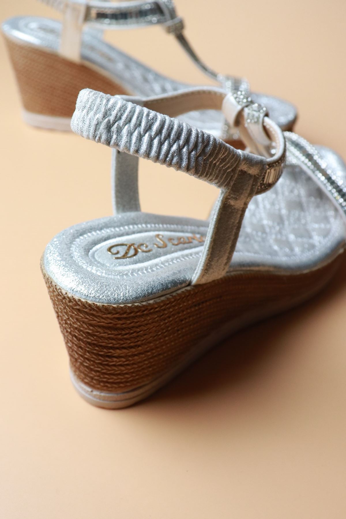 Trendayakkabı - Gümüş Dolgu Topuk Kadın Sandalet