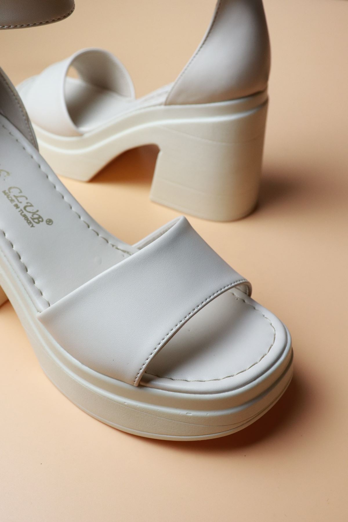 Trendayakkabı - Bej Bilekten Bağlı Kalın Taban Kadın Ayakkabısı