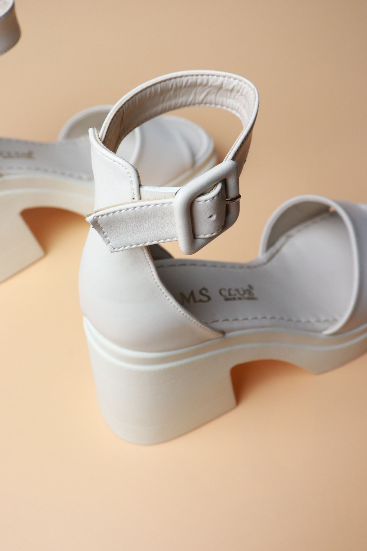 Trendayakkabı - Bej Bilekten Bağlı Kalın Taban Kadın Ayakkabısı
